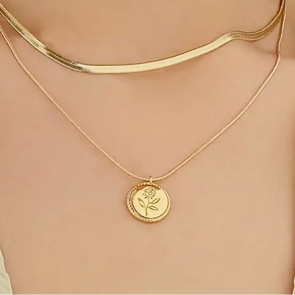 2 piece Coin Pendant necklace Set - Picture 1 of 3